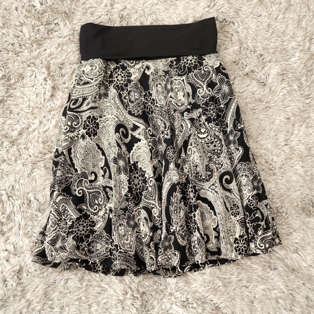 cAbi Black And White Floral Knee Length Reversible Skirt Women's Size Small